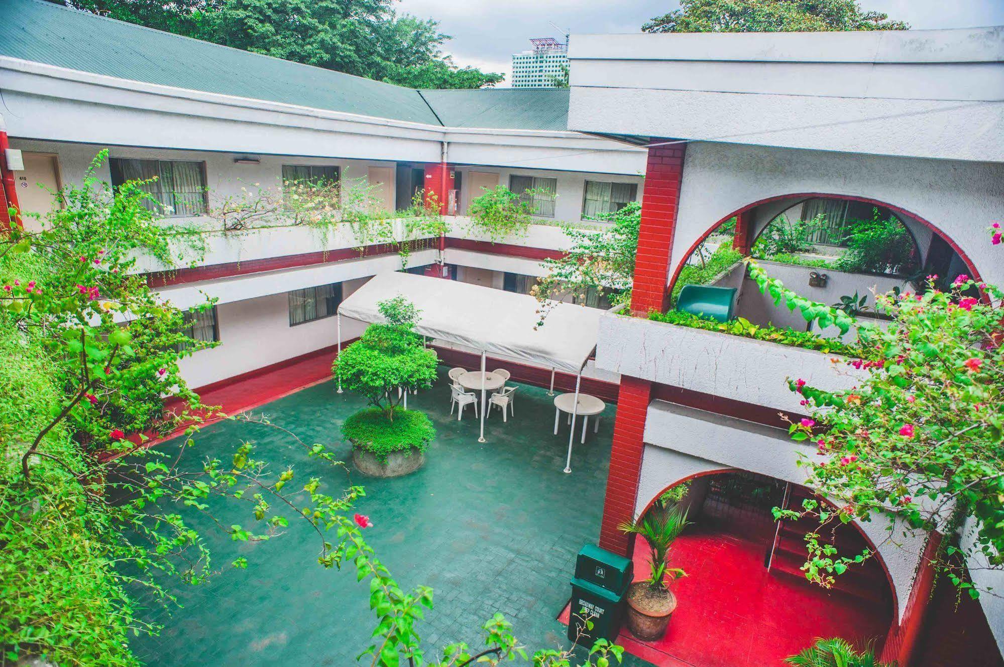 Broadway Court Apartelle - Accredited Quarantine Hotel Quezon City Exterior foto
